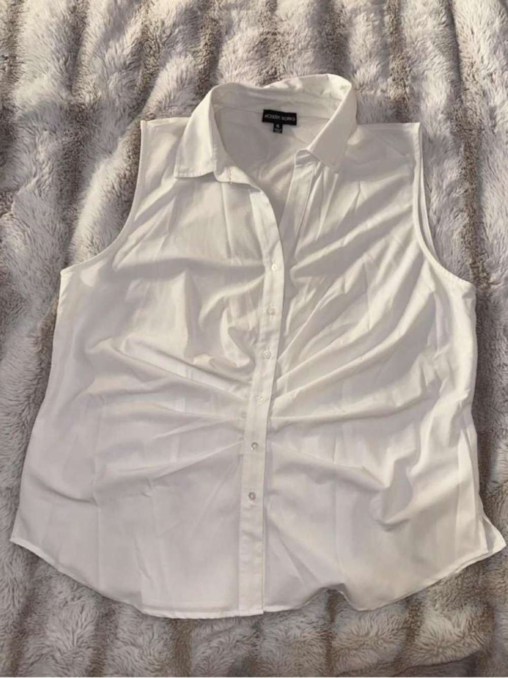Worthington Sleeveless White Button-Down Collared Shirt